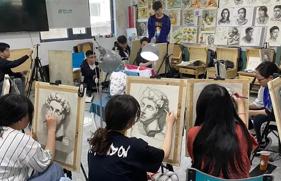 邯郸高考美术培训美术生在高考时的优势